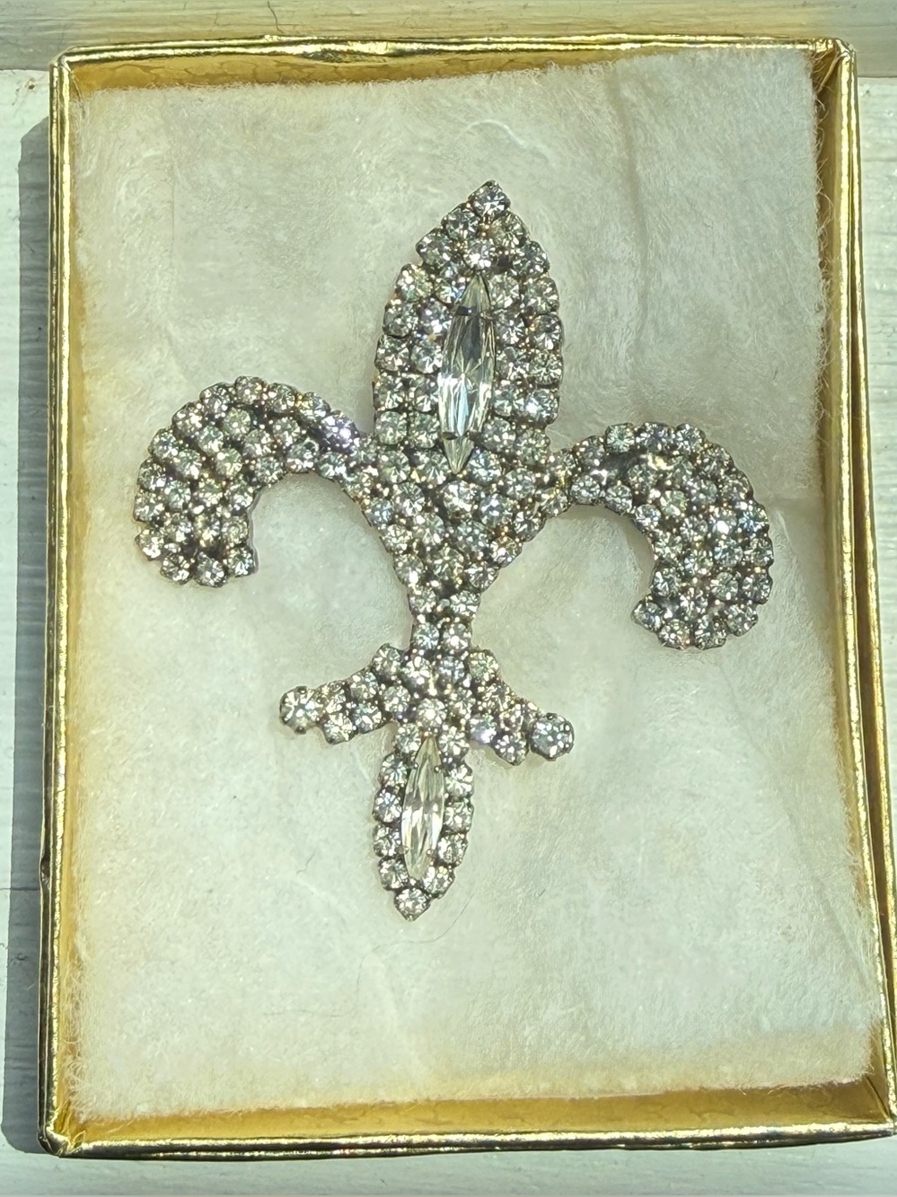 Vintage Rhinestone Fleur de Lis
Brooch
